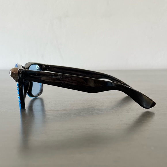 💀💎 Silver Pewter Skulls on Black Frame Sunglasses w/ Blue Crystals Trim Rims - Picture 6 of 7